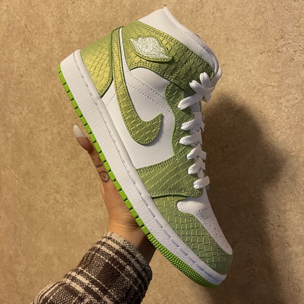 Jordan 1 Women's Python Olive and White High-Tops